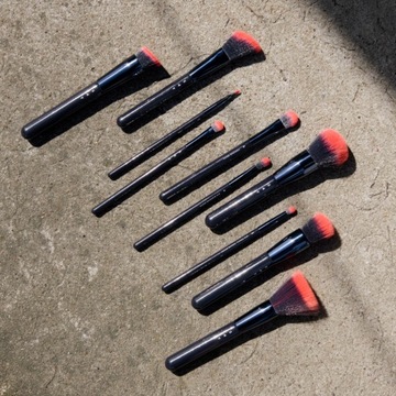 Duży Pędzel gruby do pudru sypkiego ROZŚWIETLACZA gęste włosie SAY MakeUp