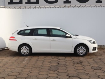 Peugeot 308 II SW Facelifting 1.2 PureTech 110KM 2018 Peugeot 308 1.2 PureTech, Klima, Tempomat, zdjęcie 5