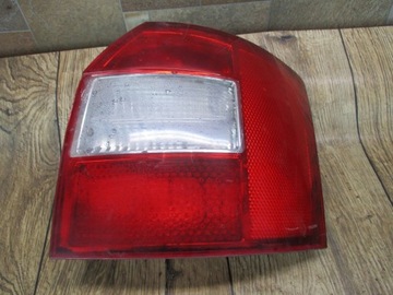 AUDI A4 B6 LAMPA PRAWA TYLNA KOMBI USZKODZONA