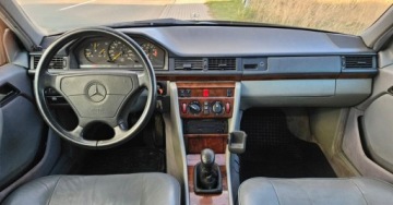 Mercedes W124 Sedan 2.0 136KM 1993 Mercedes-Benz W124 (1984-1993) 2.0I 136KM Klima Skora Z Grecji Bez rdzy, zdjęcie 6