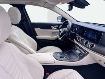 Mercedes Klasa E W213 Limuzyna Plug-in Facelifting 2.0 300de 306KM 2022 Mercedes-Benz Klasa E E 300 de Business Edition AMG Burmester Kamera 36, zdjęcie 13