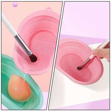 Подушечка для чистки кистей для макияжа.