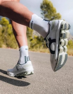 Носки Compressport ProRacing V4.0 белые и черные [размер 42-44]