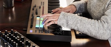 Novation Launchkey 61 MK3 MIDI и USB-КОНТРОЛЛЕР