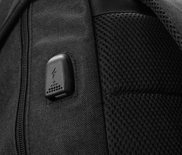 Duży plecak z miejscem na laptopa i portem USB David Jones