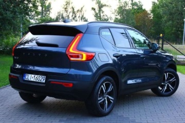 Volvo XC40 Crossover Facelifting 1.5 T2 129KM 2022 Volvo XC 40 R DESIGN 21 TYS KM Bezwypadkowy 100 Panorama Kamery 360 Skory, zdjęcie 2