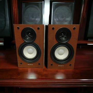 Красивые компактные колонки Sony 6 Ом.