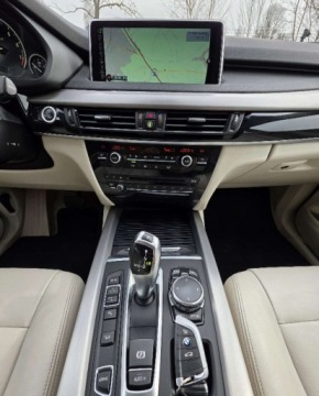 BMW X5 F15 SUV xDrive40e 313KM 2016 BMW X5 F15 X-DRIVE 4.0E LOUNGE PLUS 313ps HYBRID 2.0 Hybryda Plug-in, zdjęcie 25