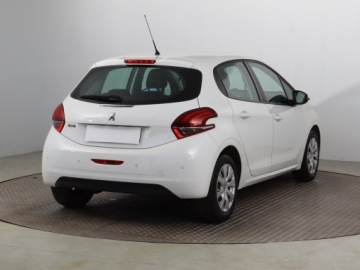 Peugeot 208 I Hatchback 5d Facelifting 1.2 PureTech 82KM 2015 Peugeot 208 1.2 PureTech, Salon Polska, zdjęcie 4