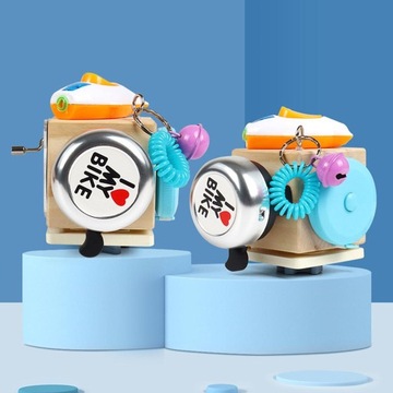 -Обучающий набор игрушек для детских игр.