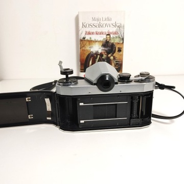 Аналоговая зеркальная камера Praktica Super TL с объективом Carenar 1:2,8 35 мм