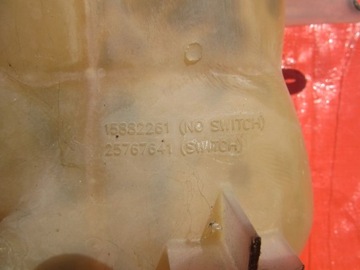 CADILLAC SRX I 2007 NÁDOBKA VYROVNÁVACÍ