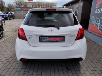 Toyota Yaris III Hatchback 5d Facelifting 1.33 Dual VVT-i 99KM 2016 Toyota Yaris Kamera Klimatronik Hands Free Alu 1.3 Benzyna 99KM, zdjęcie 5