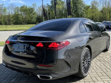 Mercedes Klasa E W214 Sedan 2.0 200 204KM 2025 MERCEDES-BENZ E Klasa 200 AMG Sedan 2.0 (204KM) 2025, zdjęcie 2