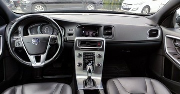 Volvo V60 I Kombi Facelifting 2.0 D4 DRIVE-E 190KM 2017 Volvo V60 2.0D 190kM Automat Led Navi Virtual Radar Skora GWARANCJA 2.0, zdjęcie 4