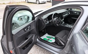 Volvo V60 II  Kombi 2.0 D3 150KM 2019 Volvo V60 NAVIGACJA, Grzane Fotele, Multifunkcja, Tempomat, Czujniki, Auto, zdjęcie 7