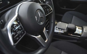 Mercedes Klasa A W177/V177 2021 Mercedes-Benz Klasa A Mercedes-Benz Klasa A 200 CDI (BlueEFFICIENCY) 7G-DC, zdjęcie 13