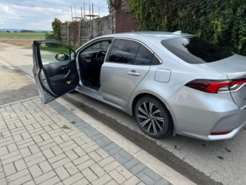 Toyota Corolla XII Sedan 1.8 Hybrid 122KM 2022 Toyota Corolla 1,8 Hybrid Comfort+ Styl +Tech Niski Przebieg, Salon Polska, zdjęcie 4