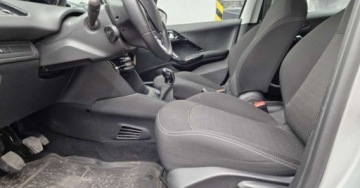 Peugeot 208 I Hatchback 5d Facelifting 1.2 PureTech 82KM 2017 Peugeot 208 Salon PL Faktura VAT Climatronic Czujnik deszczuzmierzchu 1.2, zdjęcie 16