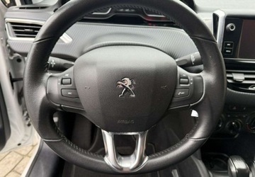 Peugeot 208 I Hatchback 5d Facelifting 1.2 PureTech 82KM 2017 Peugeot 208 1,2 82KM Klimatyzacja 1.2 Benzyna 82KM, zdjęcie 15