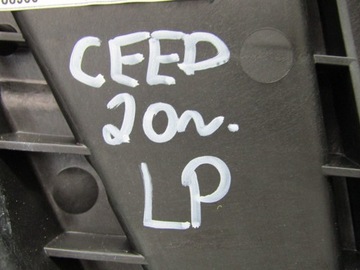 CEED III 20R ZVEDÁK OKNO LEVÝ PŘEDNÍ MECHANIZMUS 82450-J7010 EU