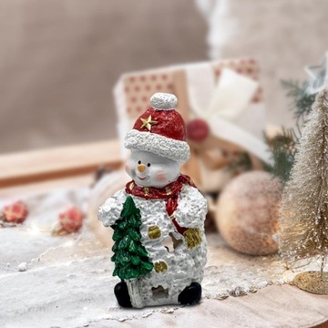 Освещенные фигурки снеговика, праздничные украшения в рождественском стиле, красный цвет