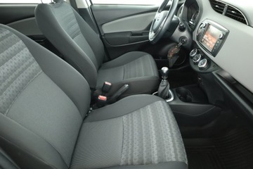 Toyota Yaris III Hatchback 5d Facelifting 1.33 Dual VVT-i 99KM 2016 Toyota Yaris 1.33 Dual VVT-i, Salon Polska, zdjęcie 6