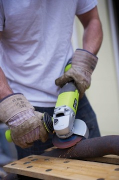 Аккумуляторная угловая шлифовальная машина RYOBI R18AG-140S .