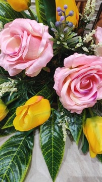 Украшение для пасхального памятника на деревянной основе.