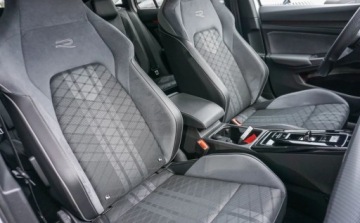 Volkswagen Golf VIII Variant 1.5 eTSI 150KM 2023 Volkswagen Golf Volkswagen Golf 1.5 eTSI MHEV R-Line DSG 1.5 Benzyna 150KM, zdjęcie 32