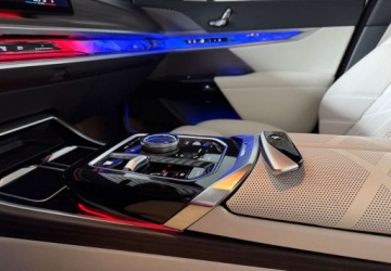 BMW Seria 7 G70 Sedan Plug-In 3.0 50e 489KM 2023 BMW Seria 7 BMW Seria 7 3.0 Hybryda Plug-in 489KM, zdjęcie 37