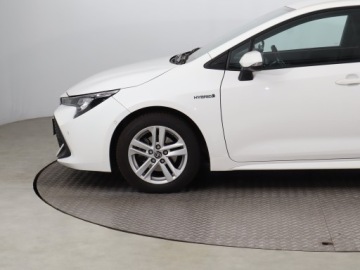 Toyota Corolla XII Hatchback 1.8 Hybrid 122KM 2021 Toyota Corolla 1.8 Hybrid, Automat, Navi, Klima, zdjęcie 14