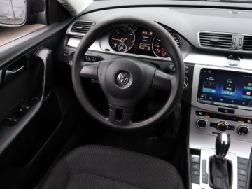 Volkswagen Passat B7 Variant 2.0 TDI CR DPF BlueMotion 140KM 2013 VW Passat 2.0 TDI, DSG, Navi, Klima, Klimatronic, zdjęcie 6