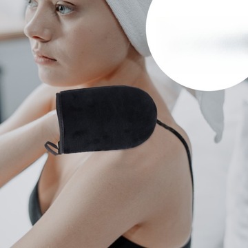 Комплект перчаток с аппликатором для загара и пилинга.