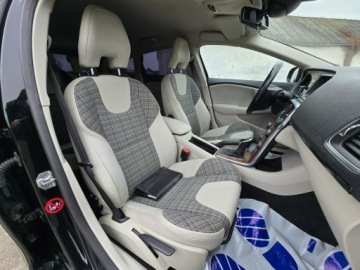 Volvo V40 II Hatchback Facelifting 2.0 D3 150KM 2016 Volvo V40 led*RDesign*Bezwypadkowy, zdjęcie 4