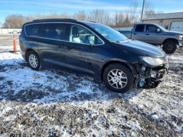 Chrysler Voyager V 2020 Chrysler Voyager 2020 r., 3,6 L LXI 3.6 Benzyna 287KM, zdjęcie 2