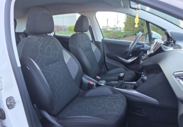 Peugeot 2008 I SUV Facelifting 1.2 PureTech 82KM 2017 Peugeot 2008 Peugeot 2008 1.2 Access Pierwszy Wlasciciel 1.2 82KM, zdjęcie 19