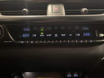 Lexus UX Crossover Facelifting 2.0 300h 199KM 2024 Lexus UX 300h F Sport Design Lexus UX 300h F Sport, zdjęcie 16