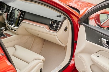 Volvo V60 II  Kombi 2.0 T5 250KM 2019 MEGA KOLOR __JASNE SKÓRY __SUPER PEDANTYCZNY STAN_, zdjęcie 31