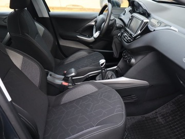 Peugeot 2008 I SUV Facelifting 1.2 PureTech 130KM 2017 Peugeot 2008 1.2 PureTech, Salon Polska, zdjęcie 8