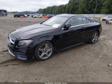 Mercedes Klasa E W213 2018 Mercedes-Benz Klasa E 2018 MERCEDES-BENZ E 400 4MATIC 3.0 Benzyna 329KM, zdjęcie 2