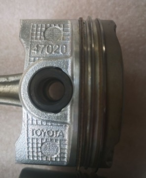Поршень + шатун Toyota 1.3 VVTI 1NR