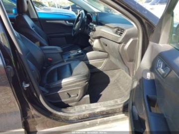 Ford Kuga III 2022 Ford Kuga 2022 r., 2,0L TITANIUM 2.0 Benzyna 250KM, zdjęcie 8