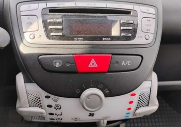 Citroen C1 I Hatchback 5d Facelifting 2012 1.0 i 68KM 2013 Citroen C1 2013r, 1.0 Benzyna. Lekko uszkodzony prawy przod. Jezdzi 68KM, zdjęcie 13