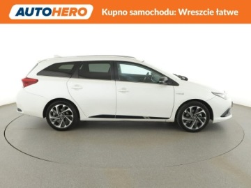 Toyota Auris II Touring Sports Facelifting 1.8 Hybrid 136KM 2015 Toyota Auris lift navi kamera panorama hak, zdjęcie 8