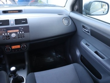 Suzuki Swift IV 2009 Suzuki Swift 1.3, 4X4, Klima, Klimatronic, zdjęcie 7