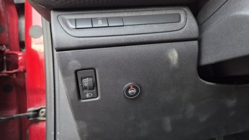 Peugeot 208 I Hatchback 5d Facelifting 1.2 PureTech 82KM 2017 Peugeot 208 1.2 82KM Kamera SERWIS Allure, zdjęcie 13