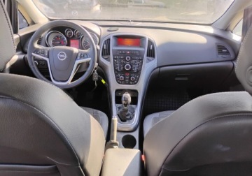 Opel Astra J GTC 1.4 Turbo ECOTEC 120KM 2017 Opel Astra 2017r, SALON POLSKA, 1.4 Benzyna. Uszkodzony prawy bok. Jezdzi., zdjęcie 5