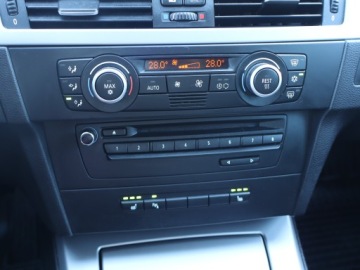 BMW Seria 3 E90-91-92-93 Touring E91 2.0 318d 122KM 2007 BMW 3 318 d, Navi, Xenon, Klima, Klimatronic, zdjęcie 12