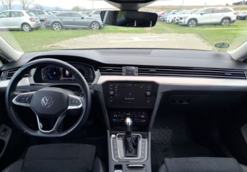 Volkswagen Passat B8 Variant Facelifting 1.5 TSI EVO 150KM 2023 Volkswagen Passat Elegance 1.5 TSI 150 KM DSG Podg. fot Navi Kamera, zdjęcie 13
